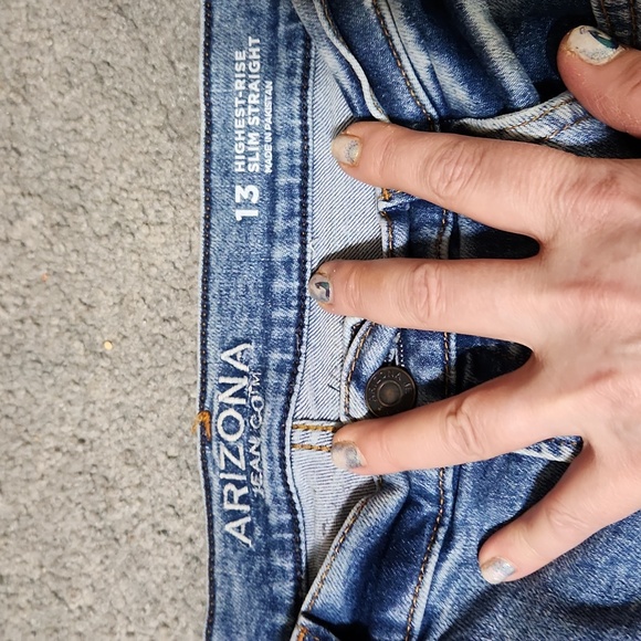 Juniors 13 Arizona highest rise slim straight jeans raw edge distressed - Picture 2 of 7